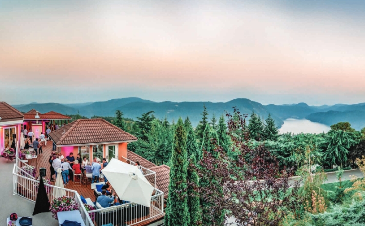 Villa Eyrie Resort GAIN group
